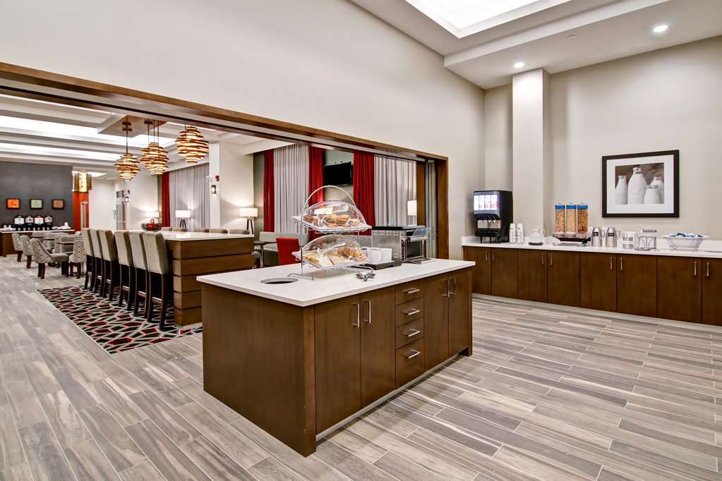 Hampton Inn & Suites By Hilton Grande Prairie Restoran gambar
